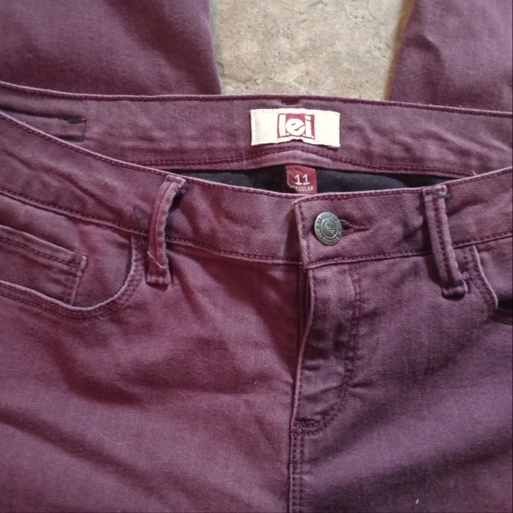 L.e.i. Burgundy Jeans - Picture 2 of 5
